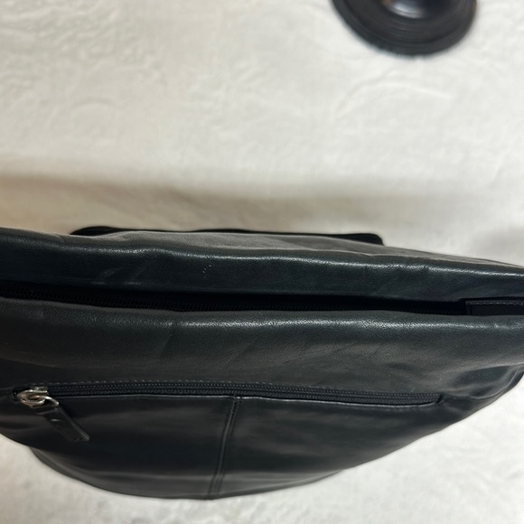 Stone Mountain Black Shoulder Bag Sleek Minimalist Design - Picture 7 of 16